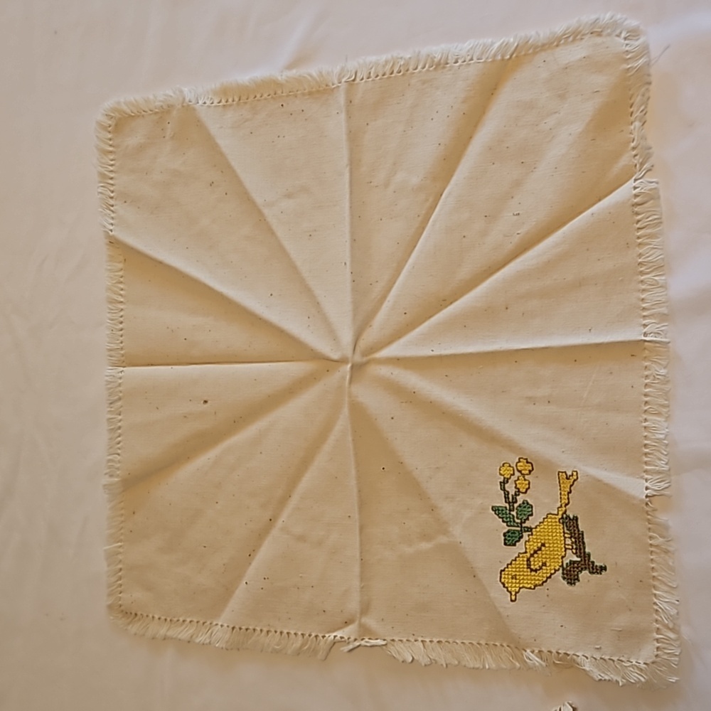 Hand Crafted placemats cross stitch yellow bird matching napkins retro 12pc set - Picture 16 of 17